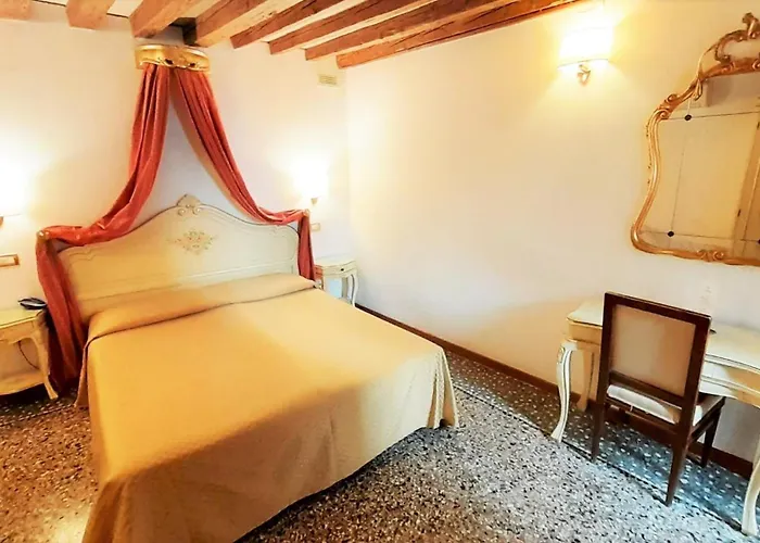 巴巴里戈酒店 3*